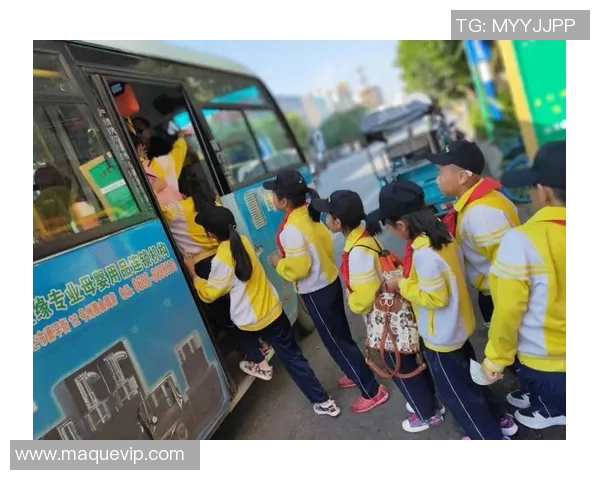 李泓澎的艺术之路：从初心到辉煌的心灵探索与成长历程