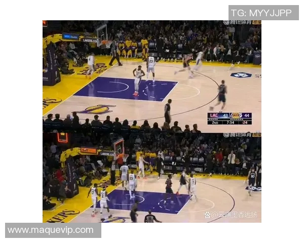 湖人对快船精彩对决回顾昨日比赛数据分析与亮点总结