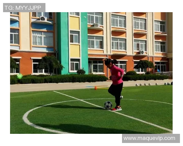 加维引领新风潮如何在足球场上展现个人魅力与团队精神 加维引领新风潮如何在足球场上展现个人魅力与团队精神