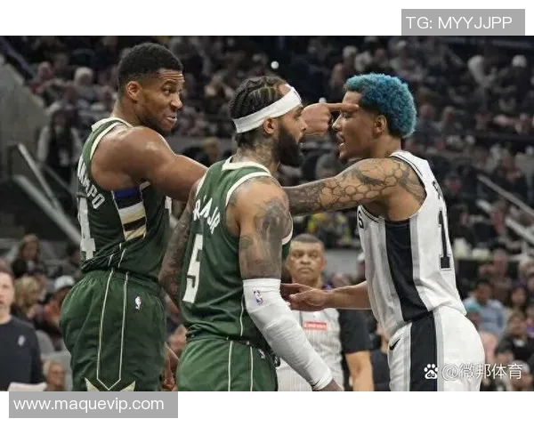 扬尼斯阿德托昆博如何在NBA赛场上实现自我突破与团队协作的完美结合