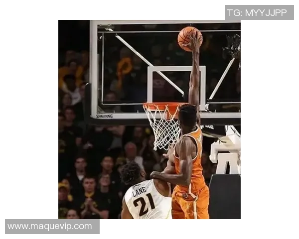 文班亚马首场比赛表现惊艳五次盖帽并隔扣字母哥引发广泛热议 文班亚马首场比赛表现惊艳五次盖帽并隔扣字母哥引发广泛热议